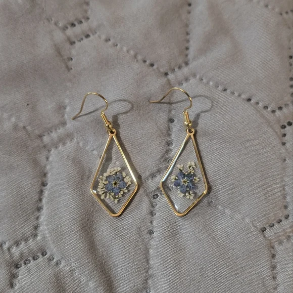 Boho Blue Floral Resin Dangle Earrings - Picture 2 of 3